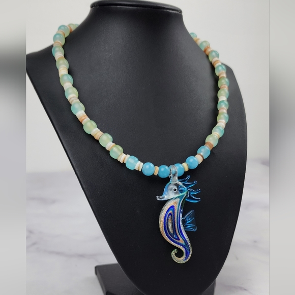 🐚🌊 Lampwork Seahorse with aquamarine & shells necklace - Picture 2 of 13